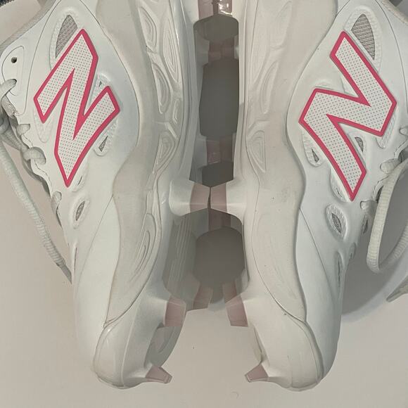 New Balance Unisex White Pink Fresh Foam Velo V4 Softball Cleats Sneakers 7.5 - Picture 10 of 12